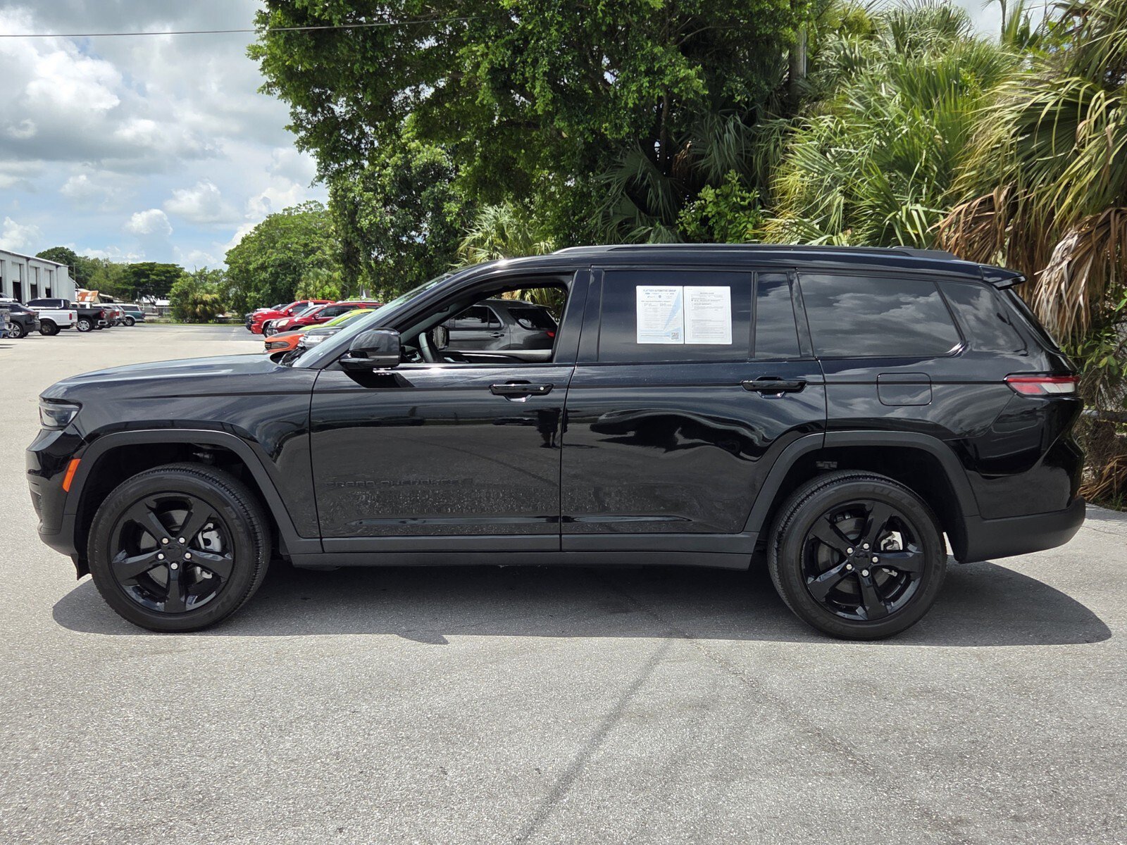 Used 2024 Diamond Black Crystal Pearlcoat Jeep Altitude X image 2