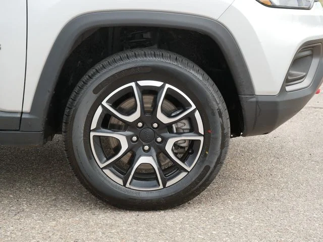 Used 2024 Silver Jeep Trailhawk image 9