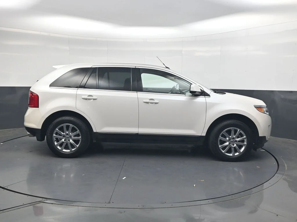 Used 2011 White Platinum Clearcoat Metallic Ford Limited image 3