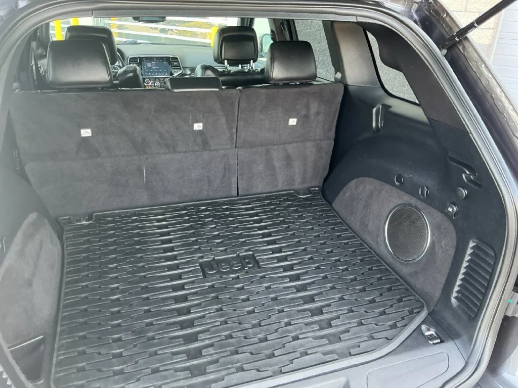 Used 2020 Gray Jeep Limited image 29