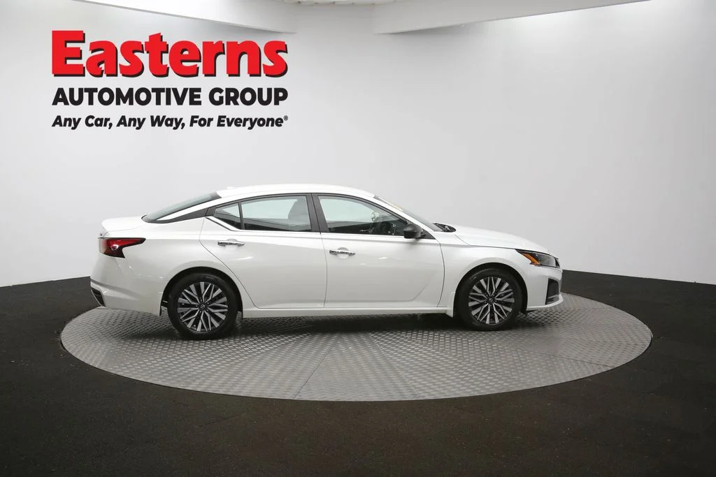Used 2024 White Nissan 2.5 SV image 43