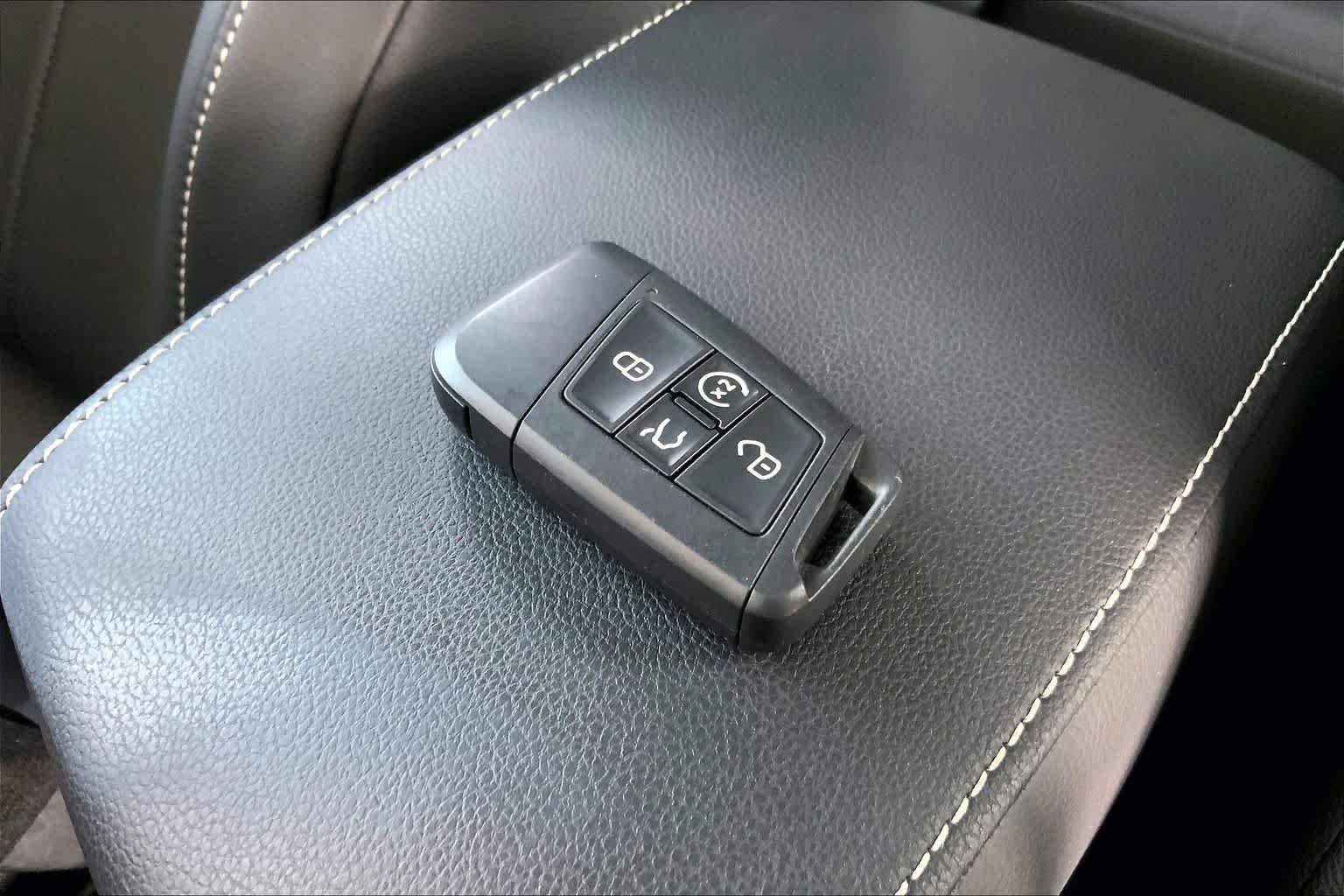 Used 2023 Platinum Gray Metallic Volkswagen SE image 15