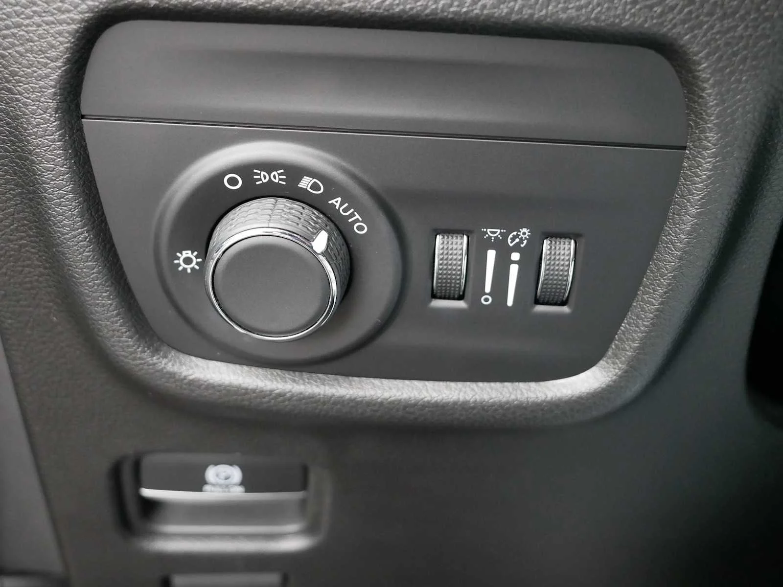 Used 2023 Baltic Gray Metallic Clearcoat Jeep Laredo image 24