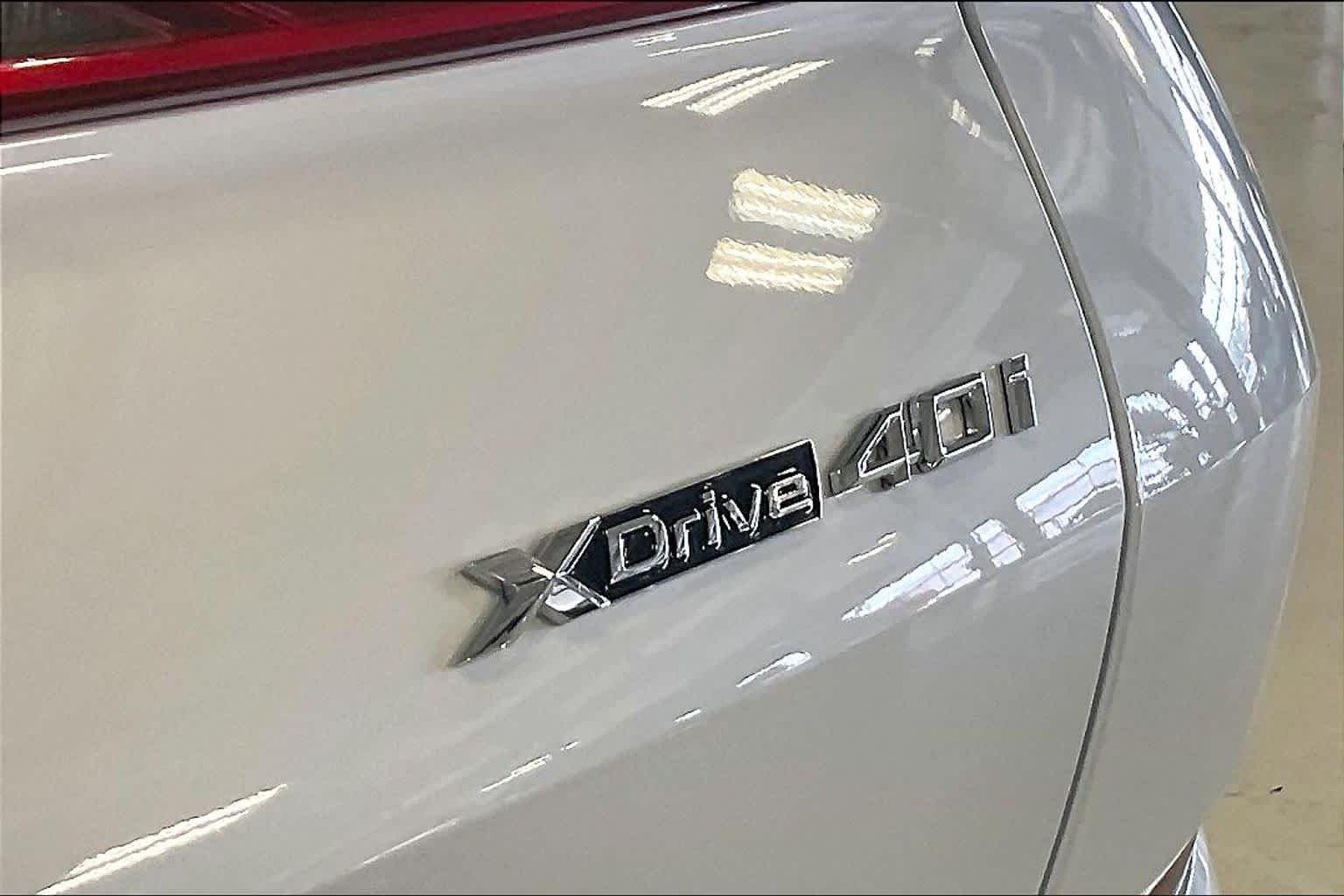 New 2027 Mineral White Metallic BMW xDrive40i image 15