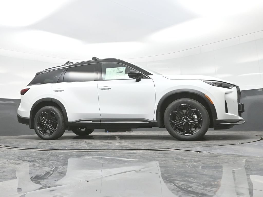 New 2027 2T RAD WHT INFINITI Sport AWD image 36