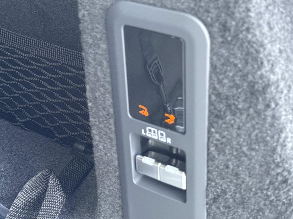 New 2026 Borasco Grey Land Rover SE image 7