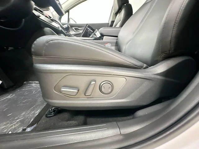 New 2026 Glacial White Pearl Kia EX image 15