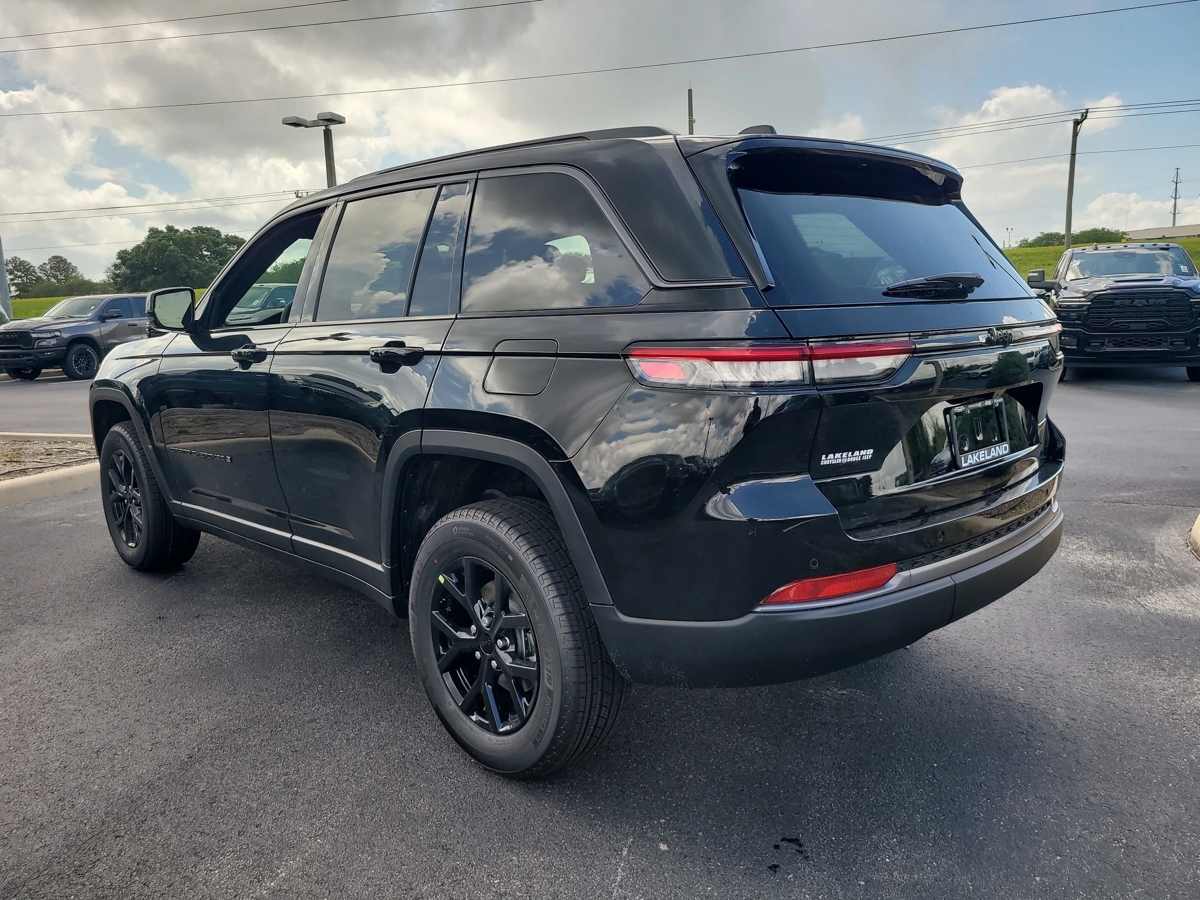 New 2026 Diamond Black Crystal Pearlcoat Jeep Laredo Altitude image 8