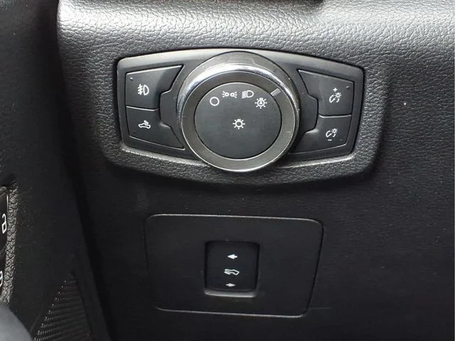 Used 2016 Gray Ford XLT image 17