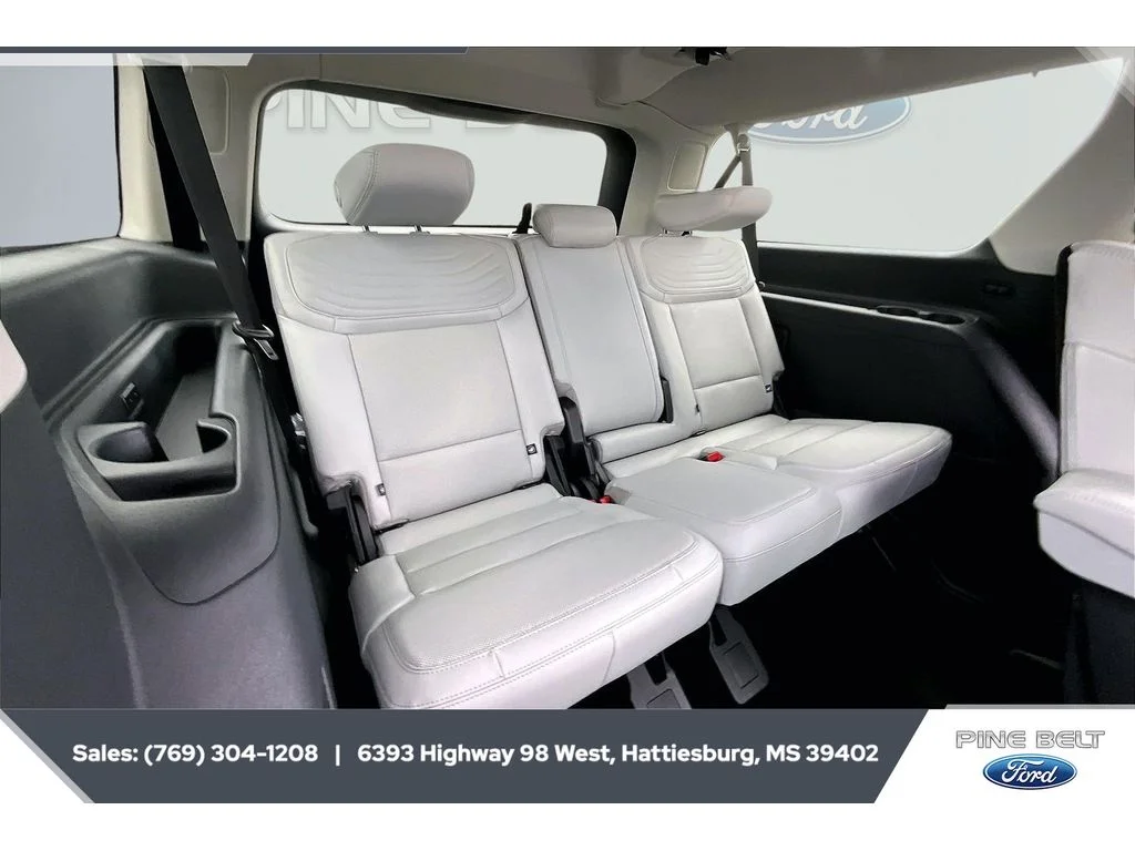New 2026 Star White Metallic Tri-Coat Ford MAX Platinum® image 21