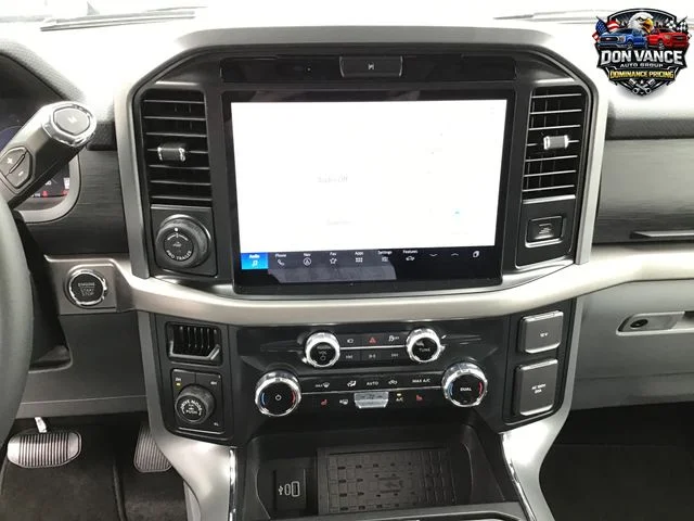 New 2025 Oxford White Ford XLT image 18
