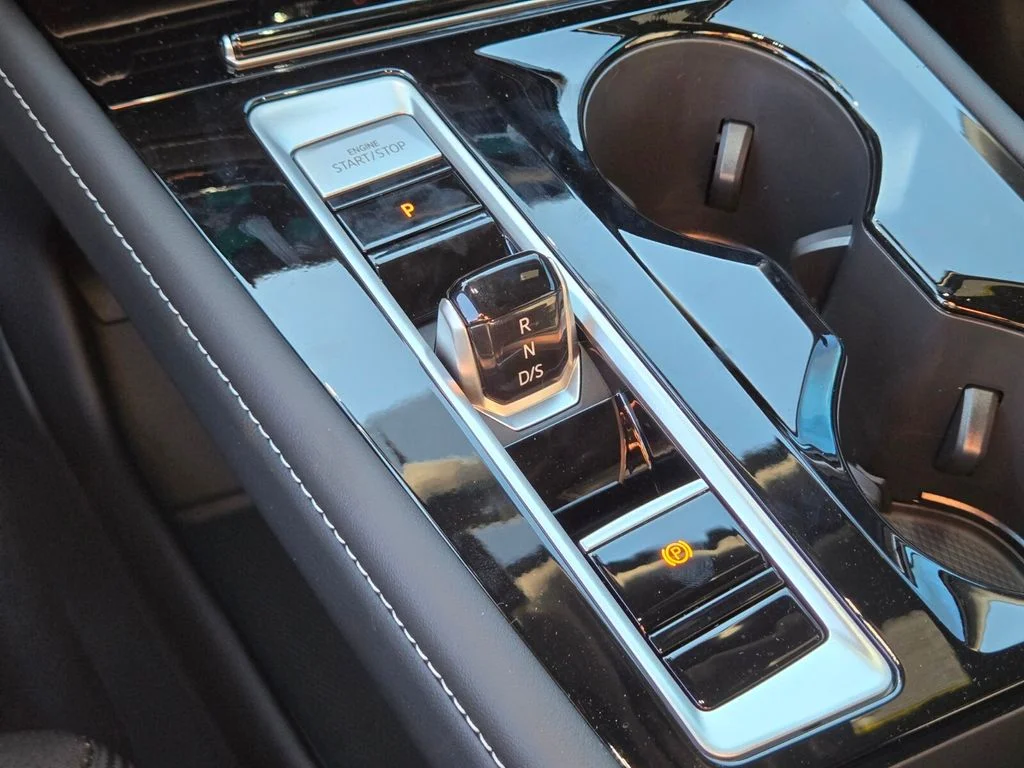New 2026 Black Volkswagen 2.0T SE w/Technology image 15