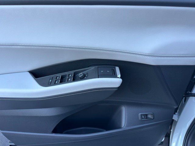 New 2027 White Volkswagen SE w/Technology image 20
