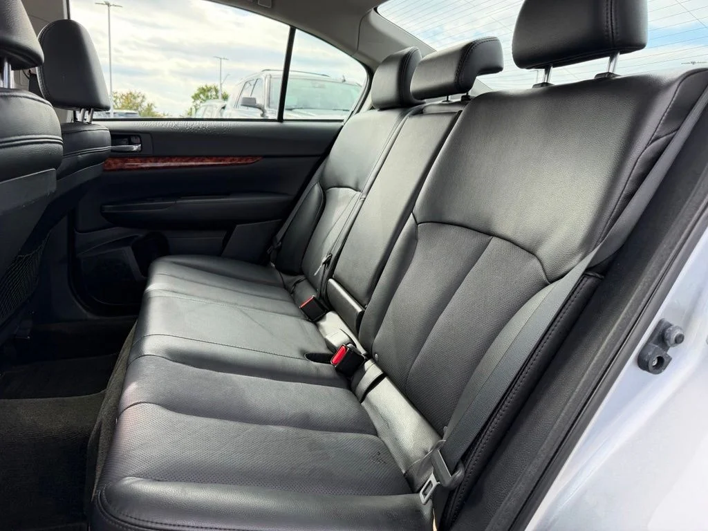 Used 2012 Silver Subaru 2.5i image 30