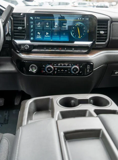 Used 2023 White Chevrolet LT image 17