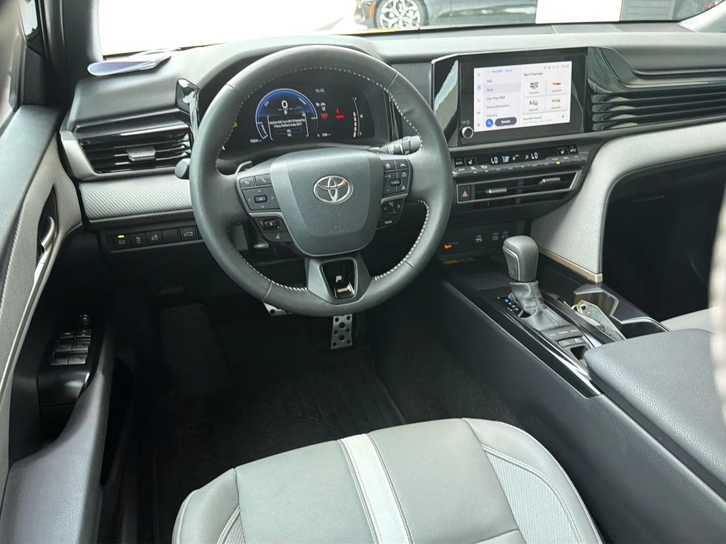 Used 2025 Midnight Black Metallic Toyota SE image 18
