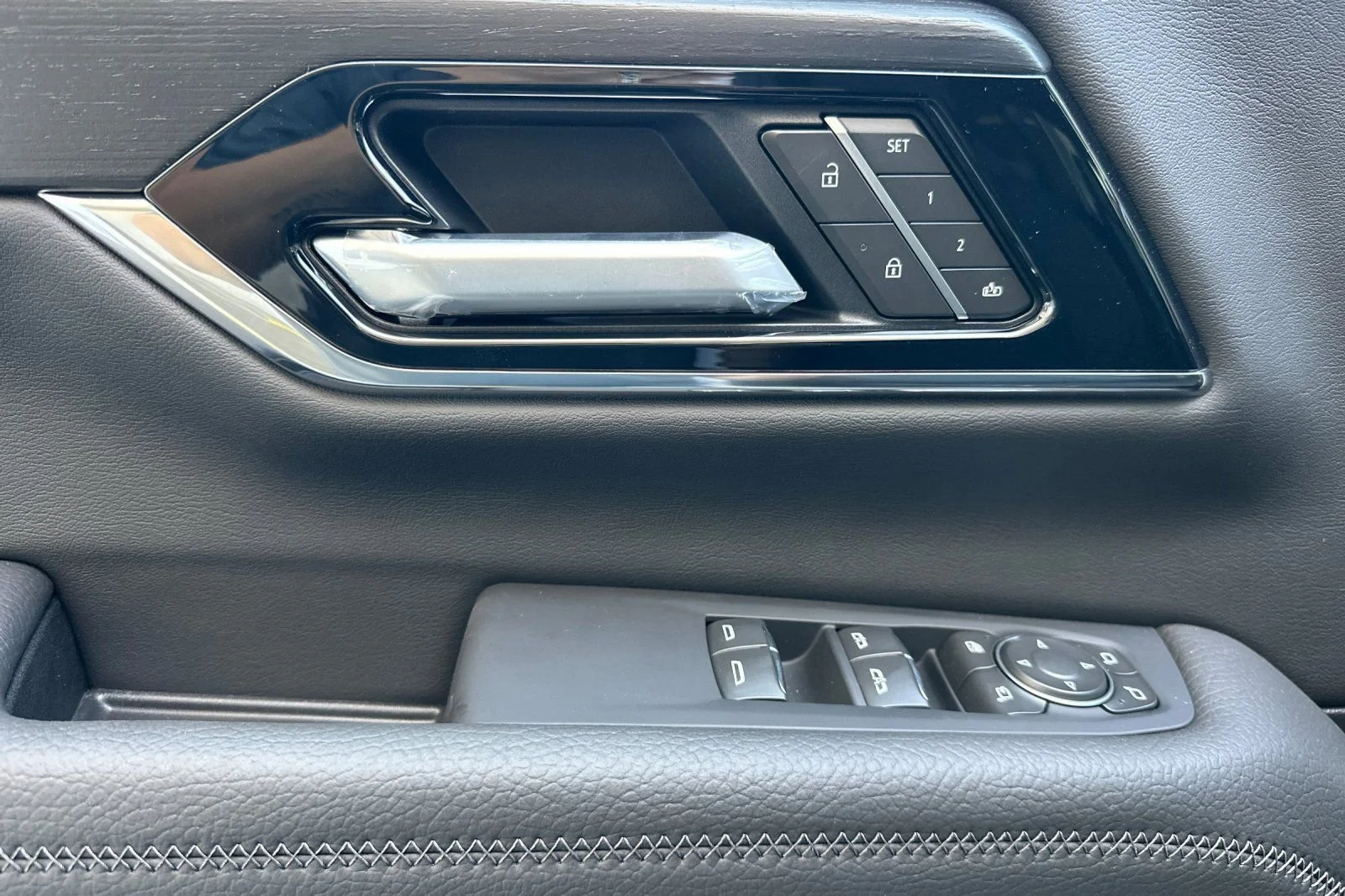 2026 GMC Yukon XL Denali - Photo 12
