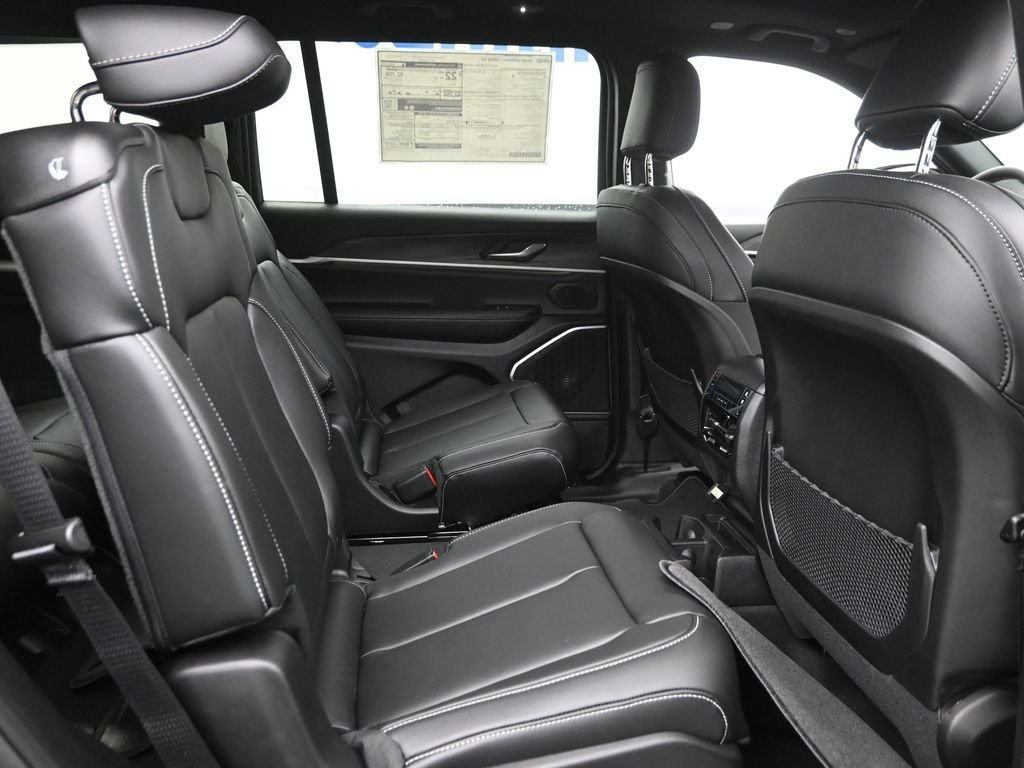 New 2026 Diamond Black Crystal Pearlcoat Jeep Limited image 10