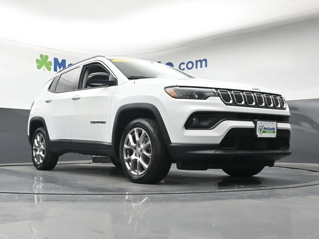 Certified Used 2022 White Jeep Latitude Lux image 24