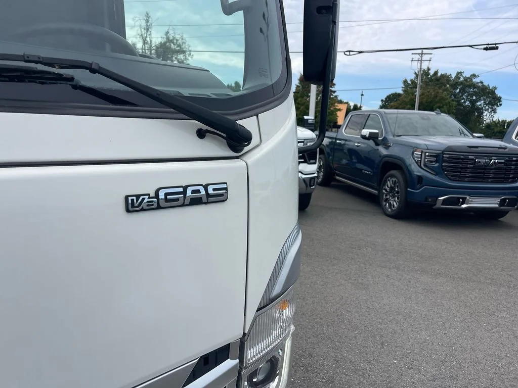 Used 2024 Arc White Chevrolet 1WT image 25
