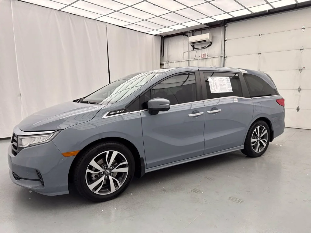 Certified Used 2023 Sonic Gray Pearl Honda Touring image 3