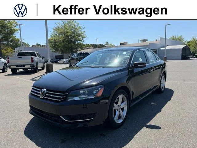 2012 Volkswagen Passat SE w/Sunroof & Nav AUTO's photo