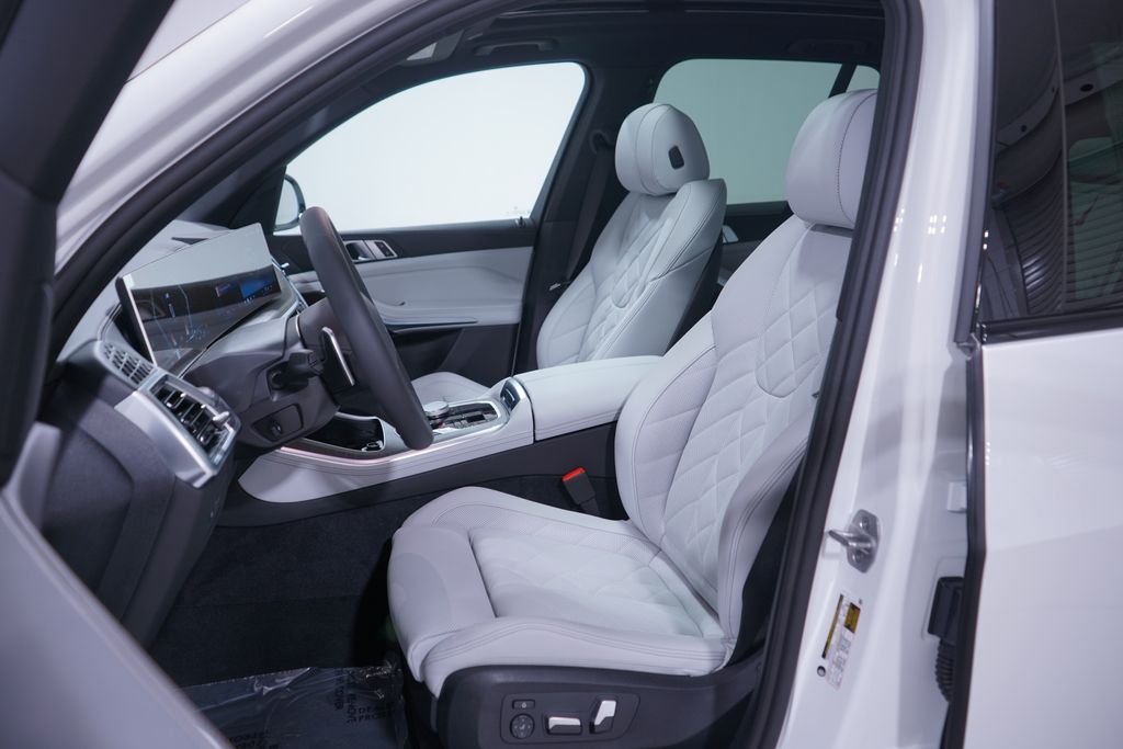 New 2026 Alpine White BMW sDrive40i image 7
