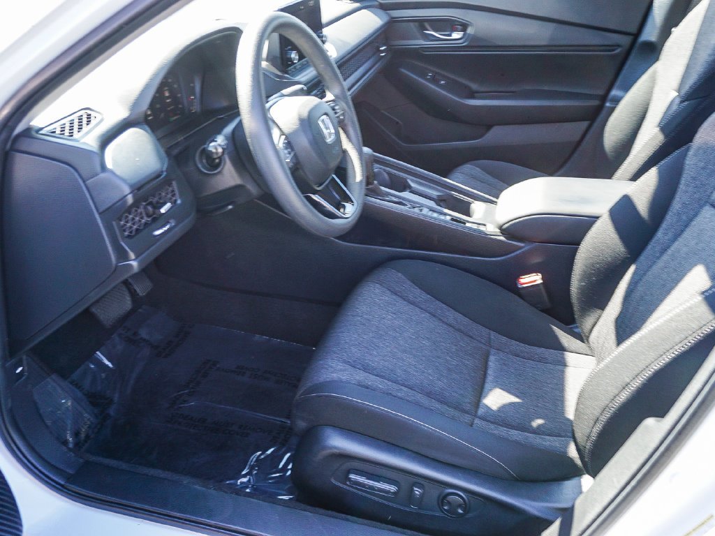 Used 2023 White Honda EX image 18