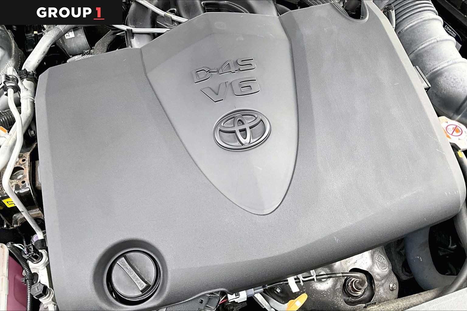 Used 2019 Celestial Silver/Midnight Black Metallic Toyota XSE V6 image 31