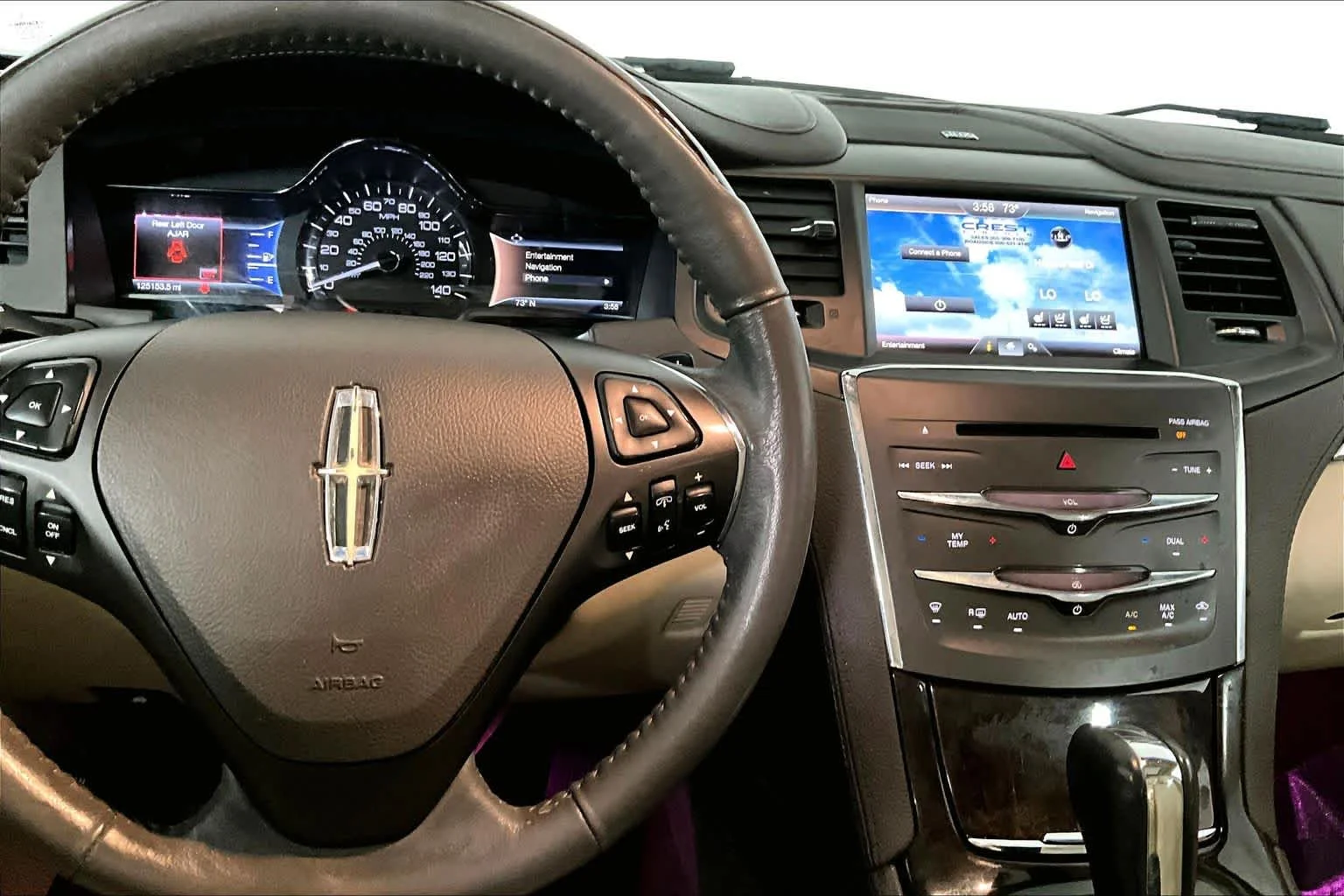 Used 2014 White Platinum Metallic Tri-Coat Lincoln  image 25