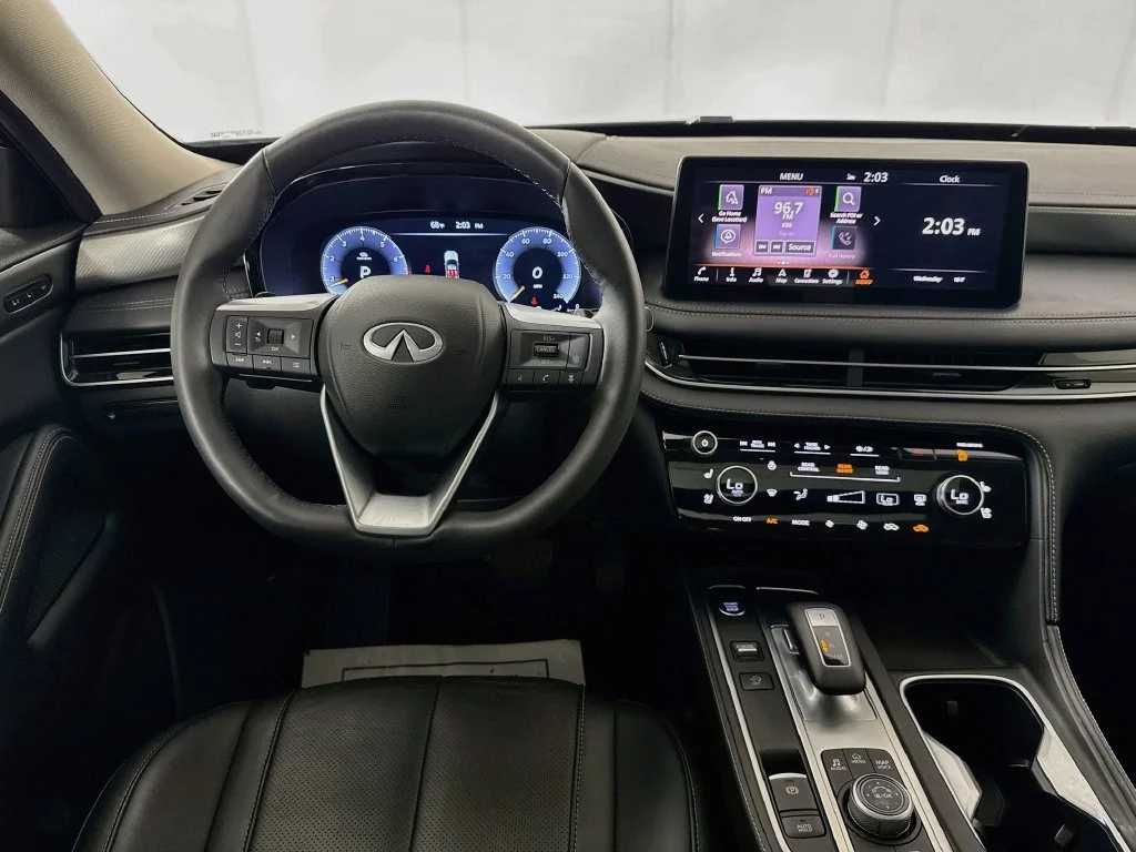 Certified Used 2024 Gray INFINITI LUXE image 31