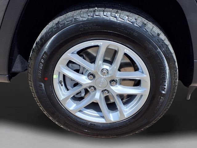 New 2026 Baltic Gray Metallic Clear-Coat Exterior Paint Jeep Laredo X image 10