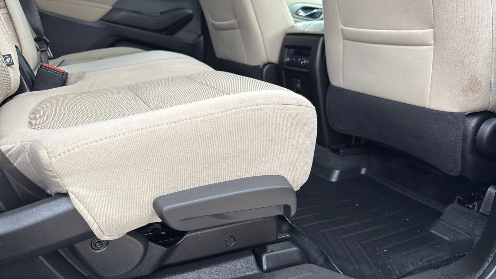 Used 2022 White Chevrolet LS image 26