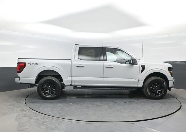 New 2026 Avalanche Ford XLT image 3