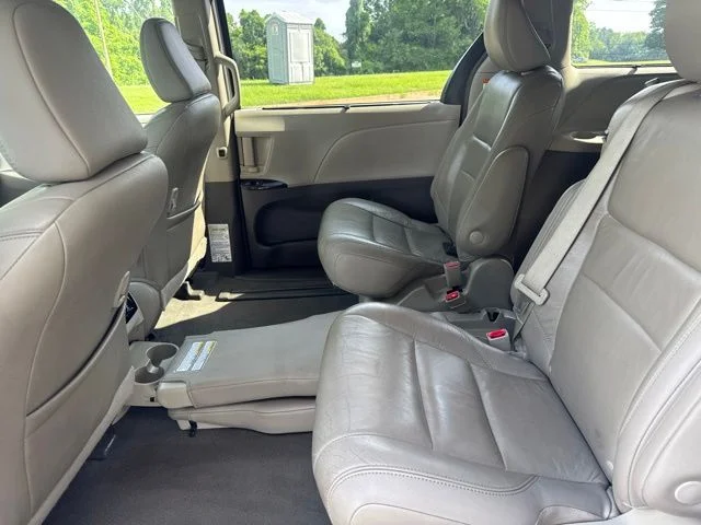 Used 2019 Silver Toyota XLE image 15