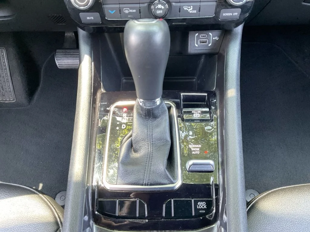 Used 2024 Black Jeep Latitude image 34