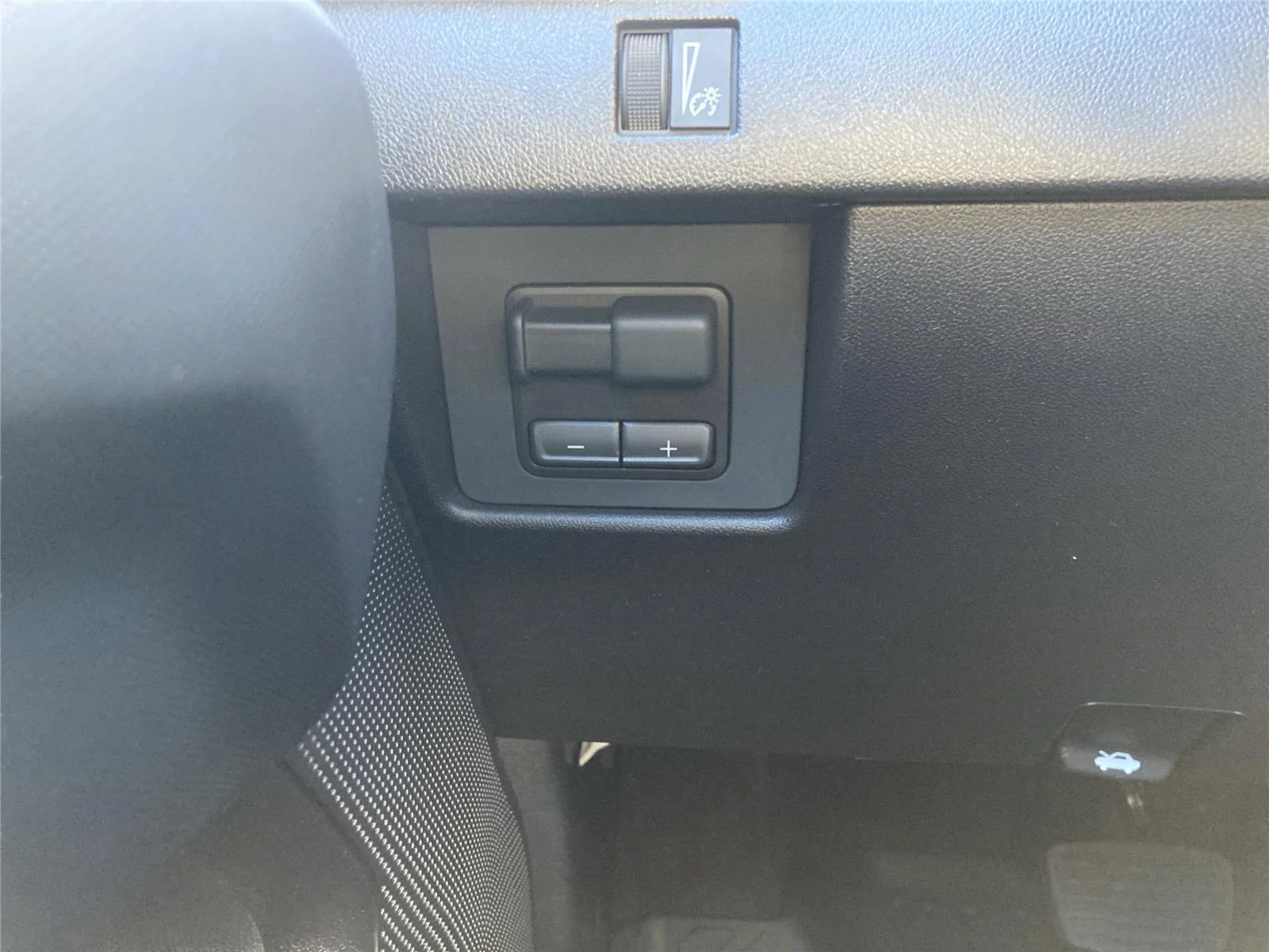 New 2026 Summit White GMC Elevation image 26