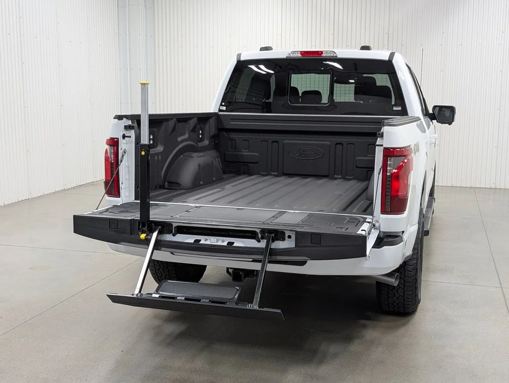 New 2026 Oxford White Ford XLT image 24