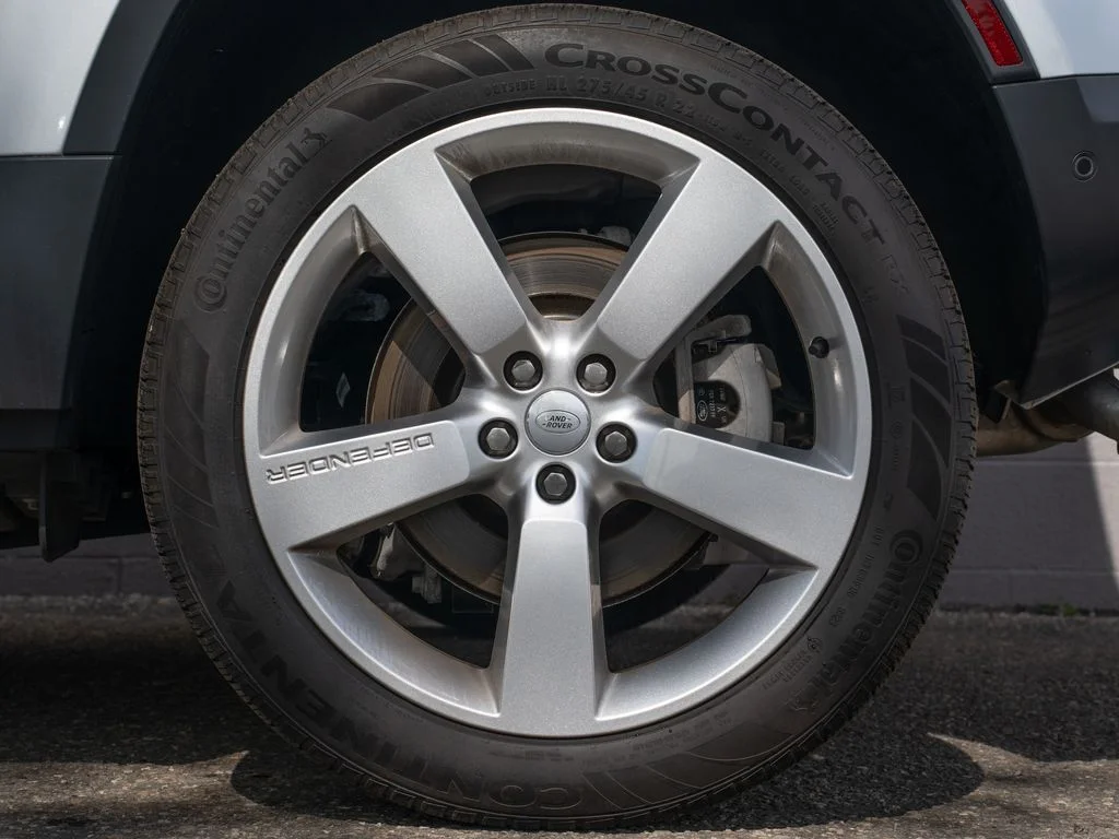 Used 2024  Land Rover SE image 13