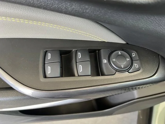 Used 2025 Cacti Green Chevrolet ACTIV image 37