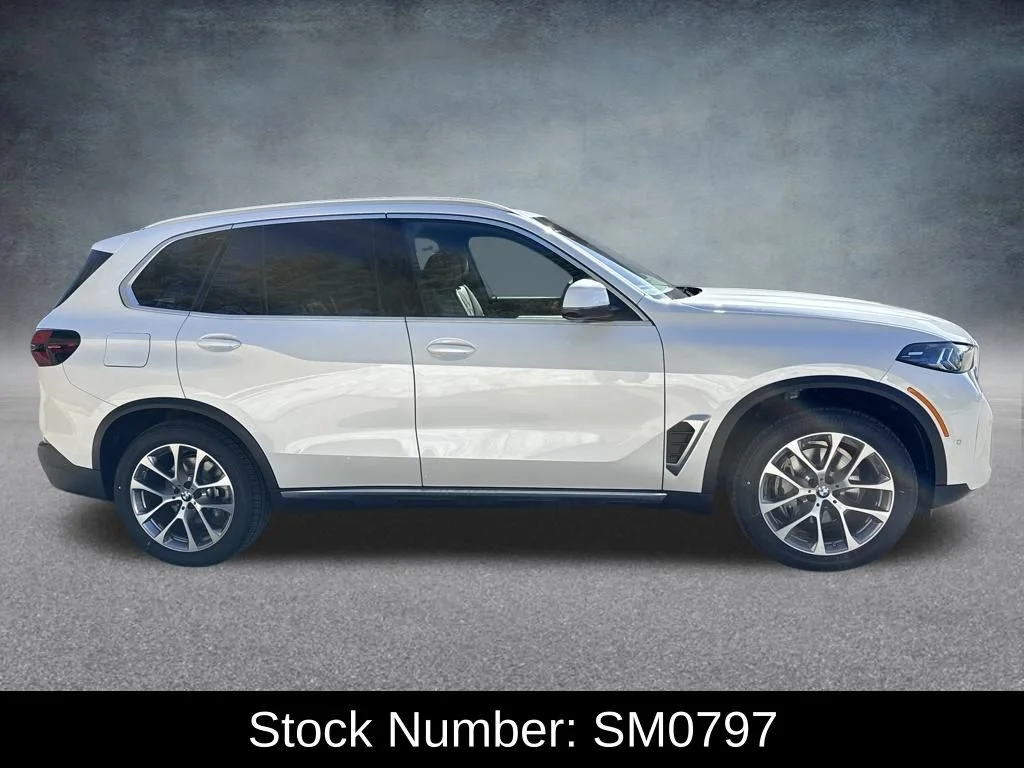 New 2026 White BMW xDrive40i image 6