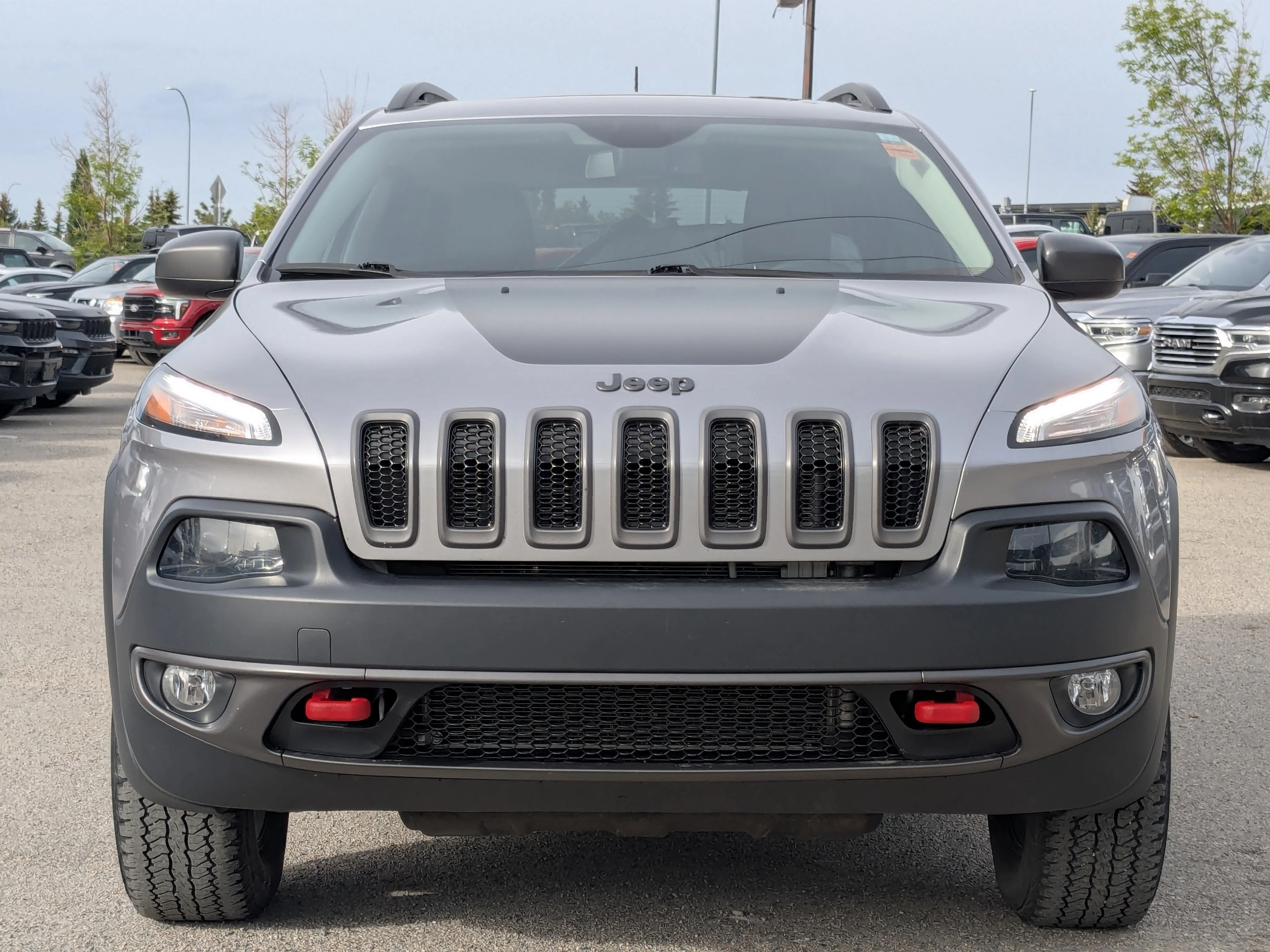 Used 2018 Grey Jeep Trailhawk - Cold Weather Pkg - Comfort Grp - Command View Sunroof - Napa Leather & More image 3