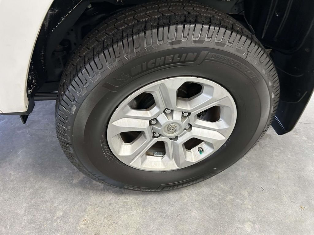 Used 2019 White Toyota SR5 image 9