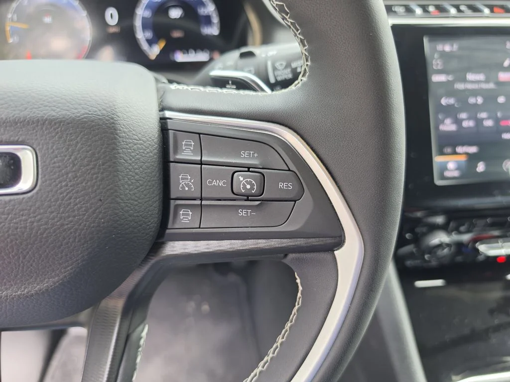 Used 2025 Diamond Black Jeep Altitude X image 29