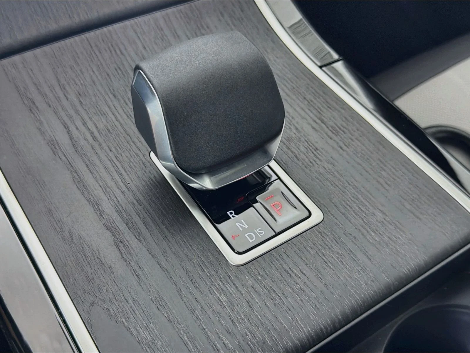 New 2026 Fuji White Land Rover Hoxton Edition image 16