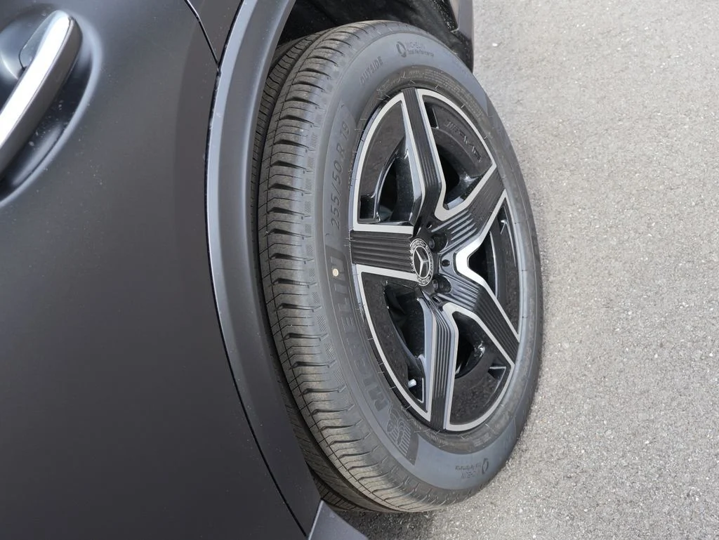 New 2026 MANUFAKTUR Graphite Gray Magno Mercedes-Benz GLC 300 image 41