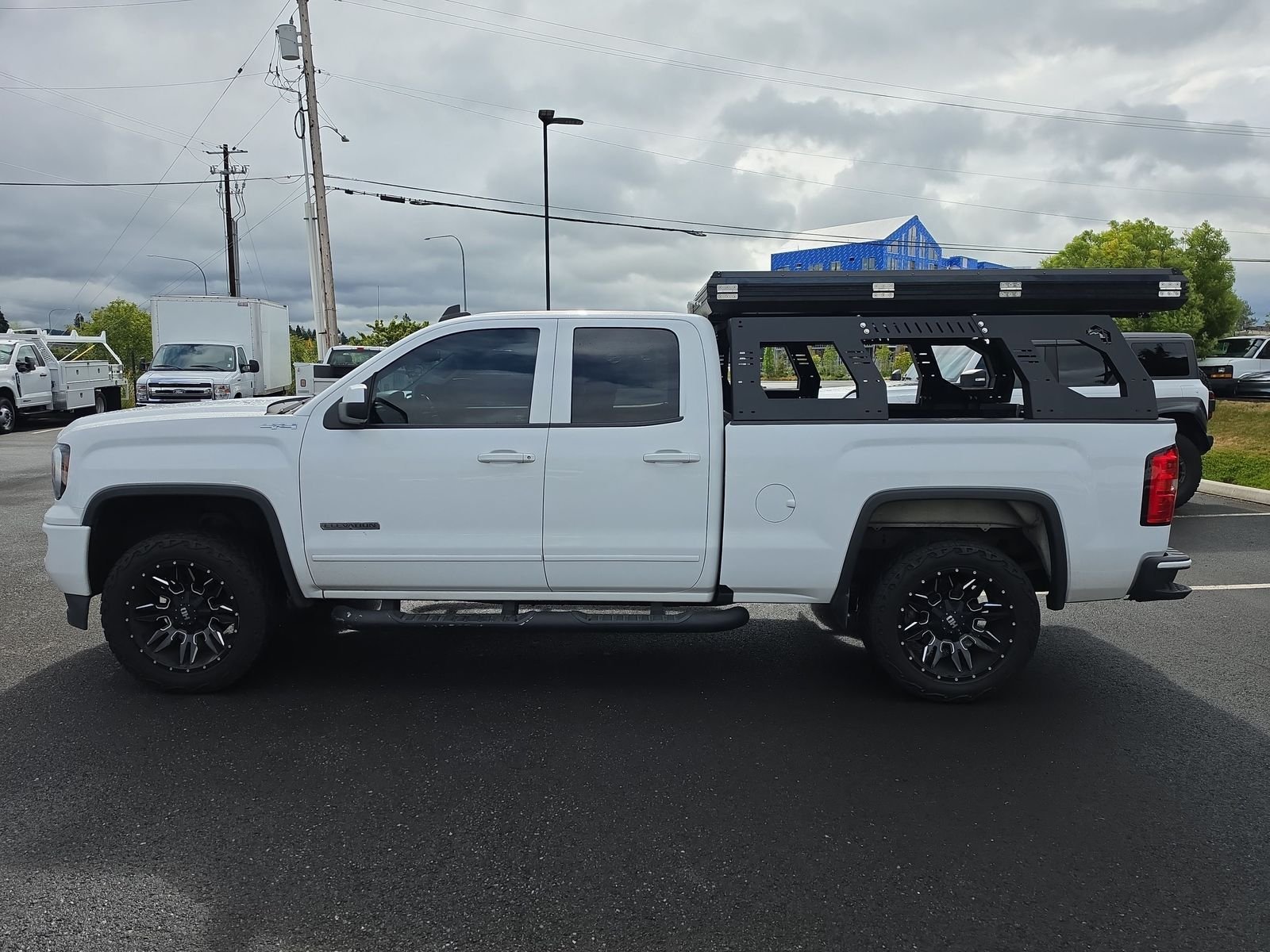 Used 2018 Summit White GMC Base image 11