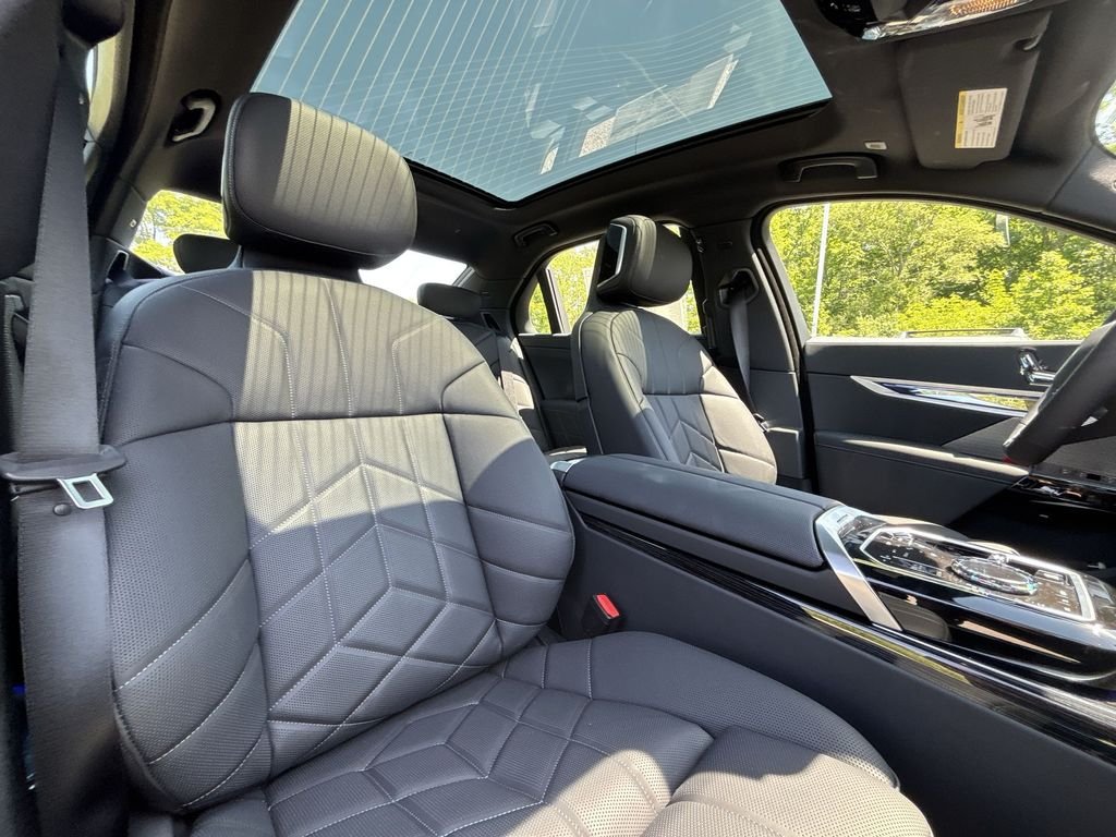 New 2026 Carbon Black Metallic BMW 750e xDrive image 28