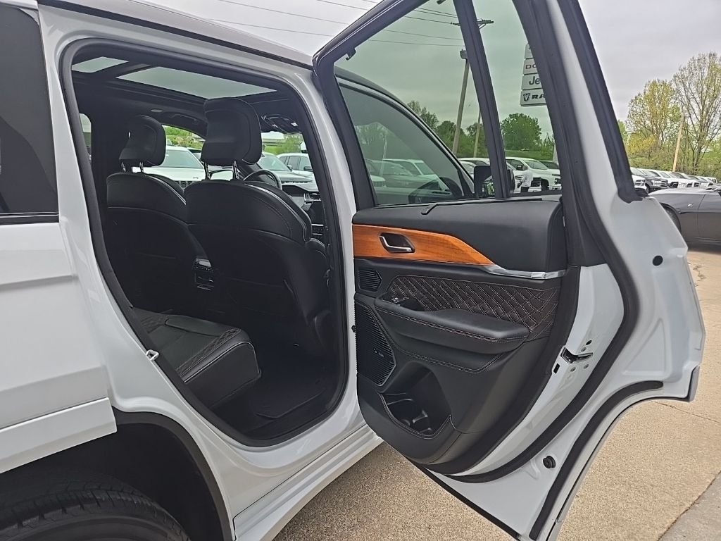 Used 2022 White Jeep Summit Reserve image 94