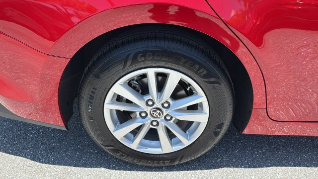 2025 Toyota Camry LE - Photo 12